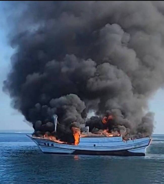 澎湖籍漁船失火冒濃煙　船長跳海逃生獲救 | 華視新聞