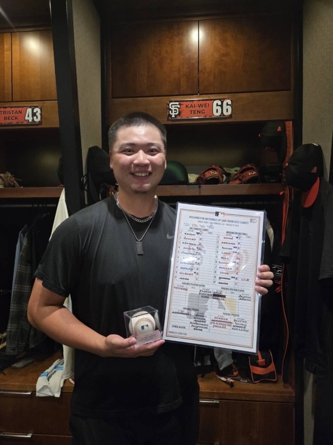 鄧愷威奪首勝被丟進洗衣籃淋啤酒慶祝　感謝隊友守備 | 華視新聞