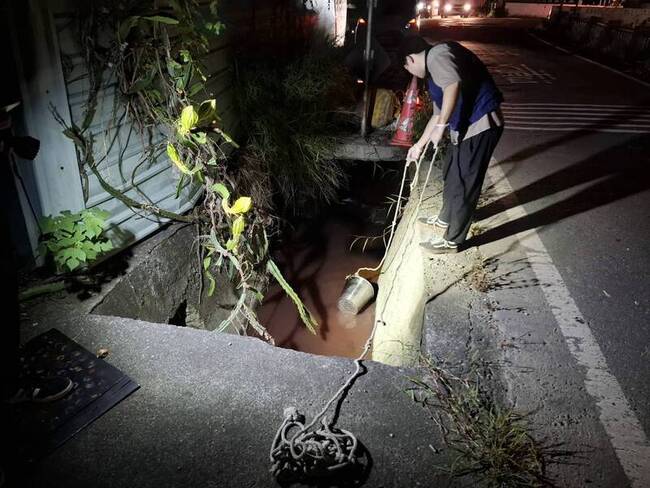 高雄大寮圳染紅飄惡臭　環保局查獲冷凍食品廠偷排 | 華視新聞