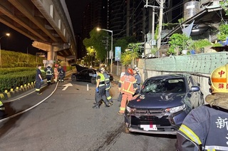 新北凌晨車禍  計程車未成年女乘客拋飛車外身亡