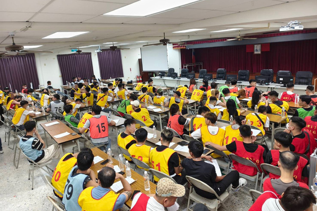 音樂會館掩護開毒趴  南警攻堅逮逾百名越南移工 | 華視新聞