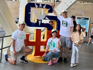 陳義信身穿Taiwan大聯盟開球  捕手驚訝控球精準