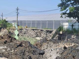美濃農地遭盜採砂石破壞道路　高市府開罰送辦