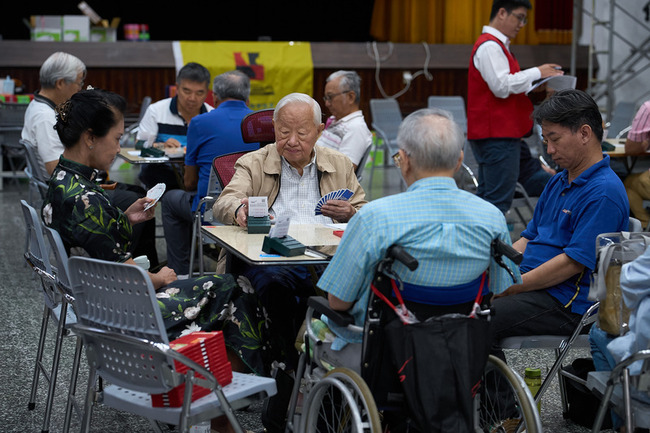 全國橋藝大賽牌桌交鋒  隊長張忠謀熱情出賽 | 華視新聞