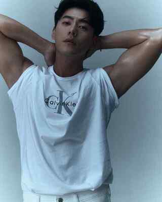 為角色努力健身1年  李程彬秀六塊肌形象照