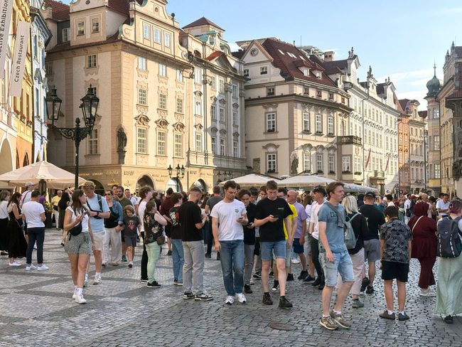 赴捷克中國遊客回升  網友：是時候掛台灣國旗 | 華視新聞