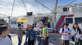 颱風楊柳接近　綠島船班急疏運旅客1200人返台