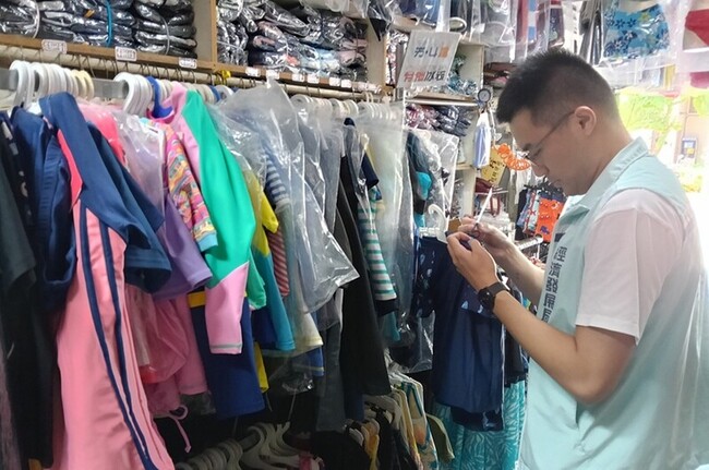 新北抽查448件泳具商品標示  167件標示不合格 | 華視新聞