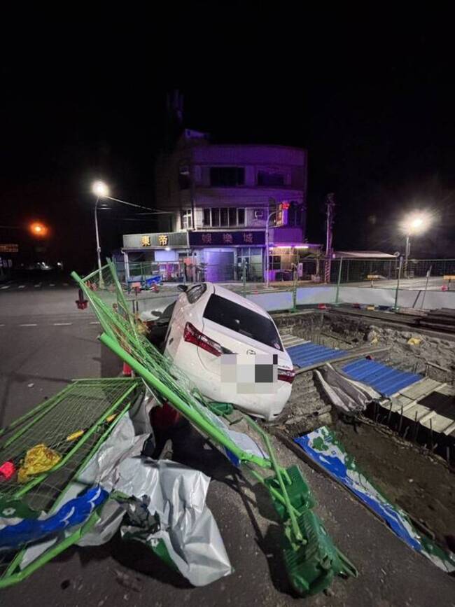 涉酒駕又毒駕自撞道路工程圍籬　台南男子遭送辦 | 華視新聞