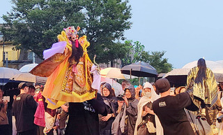 布袋戲藝師齊聚　日本粉絲冒雨追文化世博演出