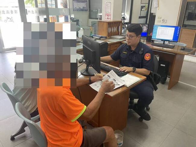 臉書買自行車遇詐團　鹿港警攔阻保住老翁23萬存款 | 華視新聞