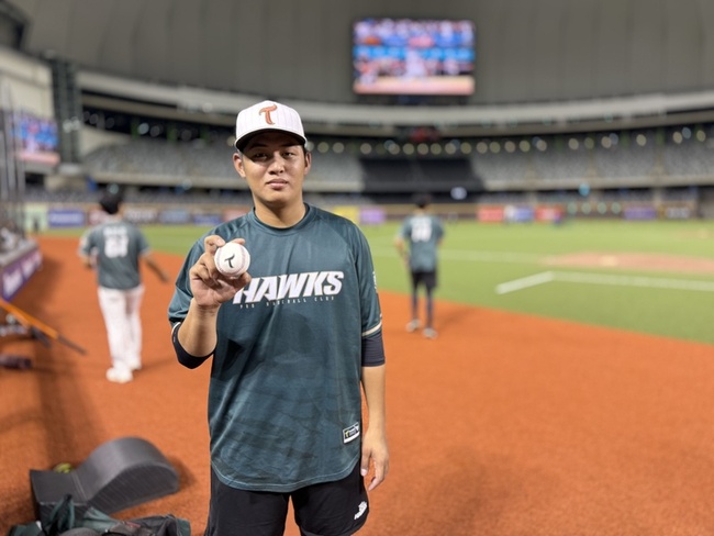 雄鷹狀元韋宏亮獲評價「有趣」新練變速球牛棚試投 | 華視新聞