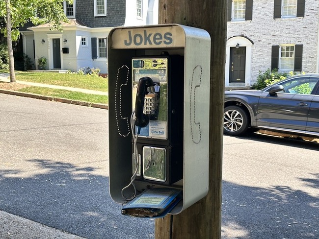 會「講笑話」的公共電話佇立華府郊區　大人小孩都愛 | 華視新聞