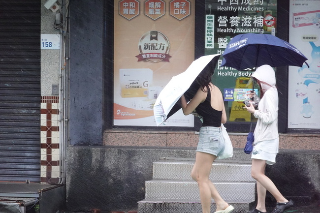 颱風楊柳進逼墾丁風雨漸強　屏東多道路預警封閉 | 華視新聞
