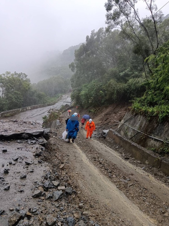 屏東山區撤逾700人　三地門大社村列警戒強制撤離 | 華視新聞