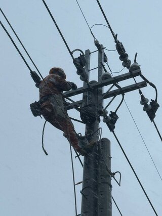 台東上午一度2759戶停電　台電待風雨稍停全力搶修