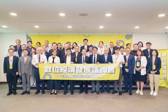 數發部：以AI驅動資服 拚2027年產值8千億2030年破兆 | 華視新聞