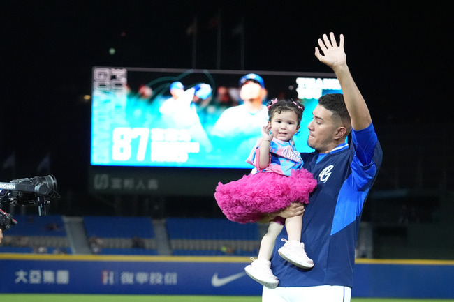 陳金鋒坦言割捨富藍戈困難　李東洺直呼不捨 | 華視新聞
