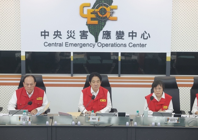 視察中央災害應變中心　賴總統：國軍跟民眾站在一起 | 華視新聞