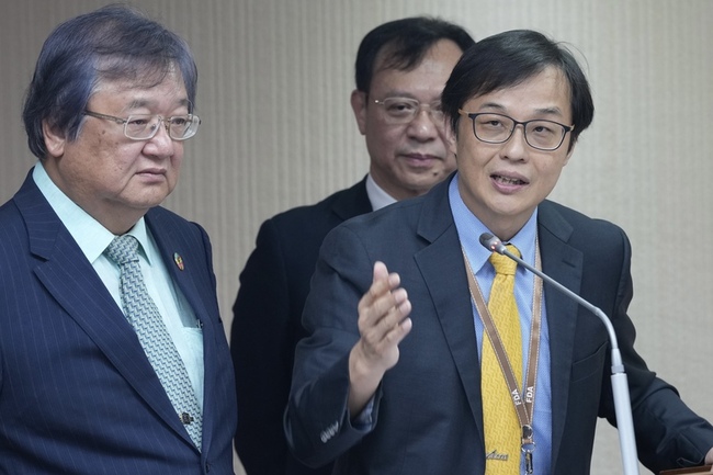 公文遭翻拍外流　食藥署長道歉涉事人員記過調職 | 華視新聞