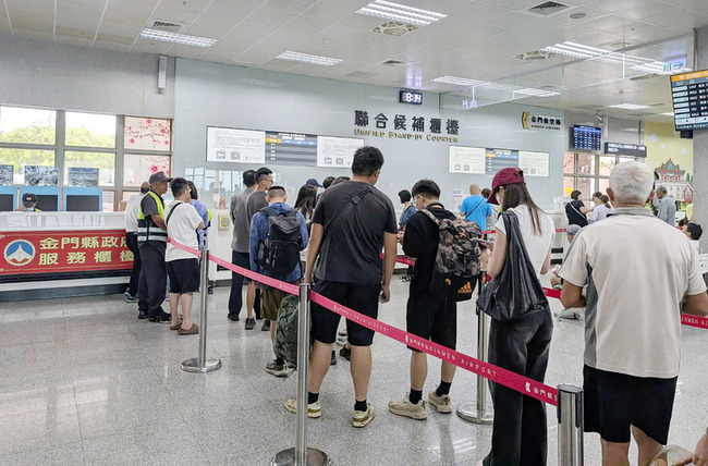 颱風影響旅客滯留金門　午後對外交通陸續恢復 | 華視新聞