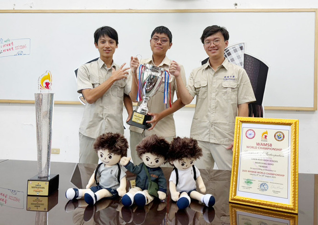 奪世界冠軍　建中樂旗隊成員勉學弟學海賊王冒險 | 華視新聞