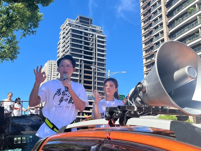 車掃宣傳重啟核三公投　黃國昌：人民才是國家主人 | 華視新聞