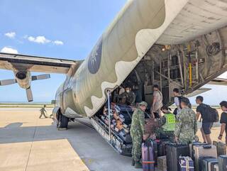 颱風打亂台金交通　客輪軍機投入疏運滯留旅客