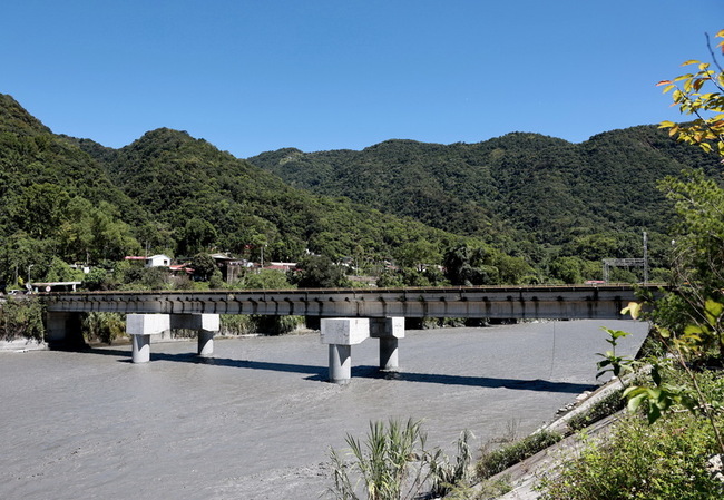 受颱風卡努重創  南投仁愛鄉新武界橋復建通車 | 華視新聞