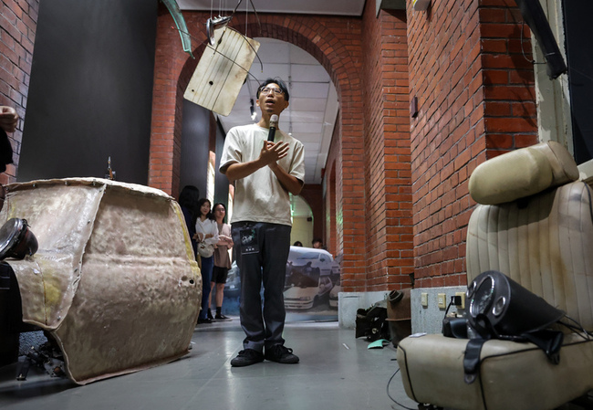 黑手與藝術的交會　吳建興個展將車搬進美術館 | 華視新聞