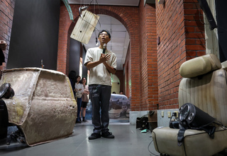 黑手與藝術的交會　吳建興個展將車搬進美術館