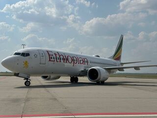 人類祖先化石「露西」護送至捷克  首度歐洲展出