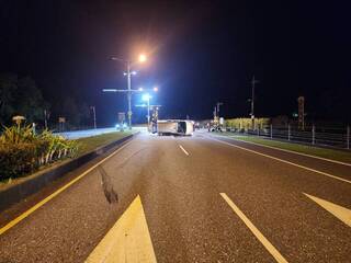 花蓮男疑閃貓車輛失控翻覆　車內7人擦挫傷