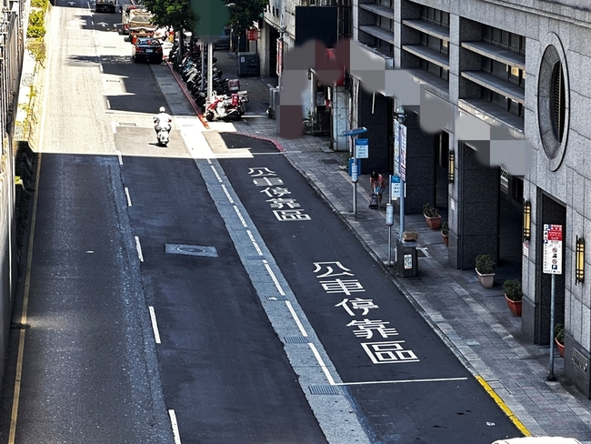 北市近2000公車站無候車亭遮蔽　公運處：適時評估 | 華視新聞