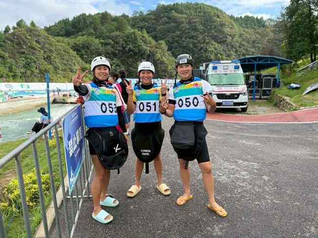 張筑涵領軍女子K艇團體　輕艇激流亞錦賽奪銀 | 華視新聞