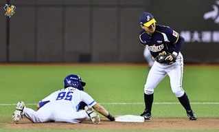 牽制也是抓出局數的方式　蔡齊哲：對投手很重要