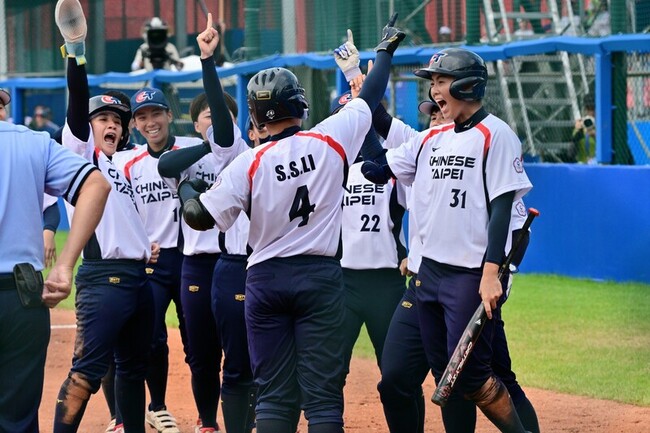 世運會女壘李思詩2安3打點　台灣隔40年再闖金牌戰 | 華視新聞