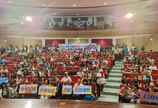 世界兒童畫展具地方特色　豐收季、和平想望入畫 | 華視新聞