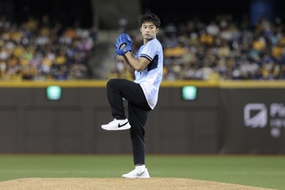 楊勇緯首度登上大巨蛋  為富邦悍將開球直呼新奇