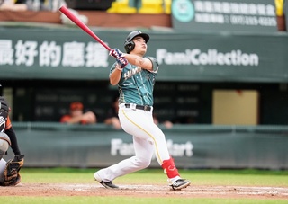 曾昱磬單場雙響砲助雄鷹搶勝　獅隊林祖傑登板投球