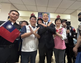 韓國瑜陪林思銘車掃籲反罷 罷團喊投同意讓竹縣更好