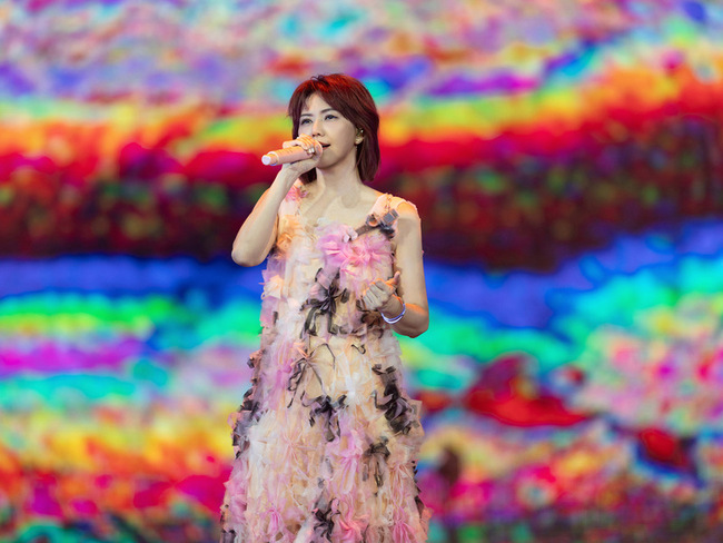 孫燕姿高雄巨蛋二度安可　萬人合唱「開始懂了」 | 華視新聞