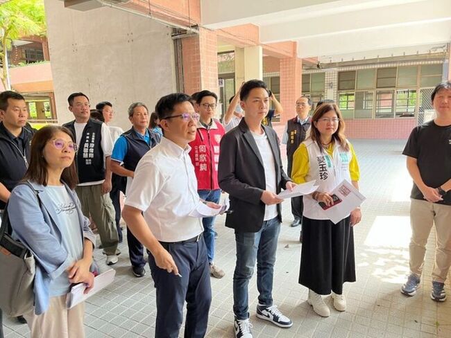 立院教文委員會考察台中南屯3校　廁所老舊爭取改善 | 華視新聞