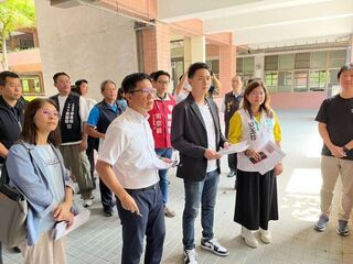 立院教文委員會考察台中南屯3校　廁所老舊爭取改善
