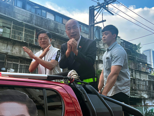 韓國瑜新店挺羅明才　罷團站路口衝刺催票 | 華視新聞