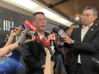 鴻海攜諾貝爾視光科技　攻智慧視覺照護