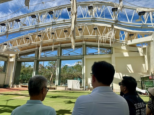 台東體中棒球場修復　朝野立委與鄭世忠會勘 | 華視新聞