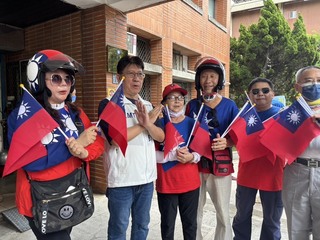 罷團車掃催票籲同意罷免　林思銘團隊盼投反對票