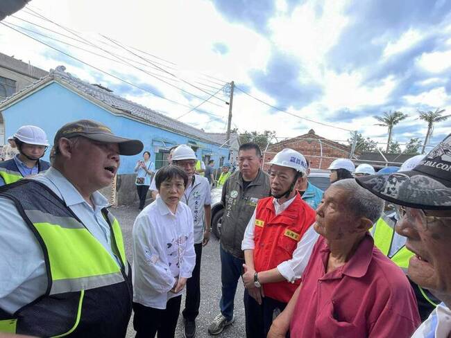 劉世芳視察東石災後復原　22戶屋損完成勘查或估價 | 華視新聞