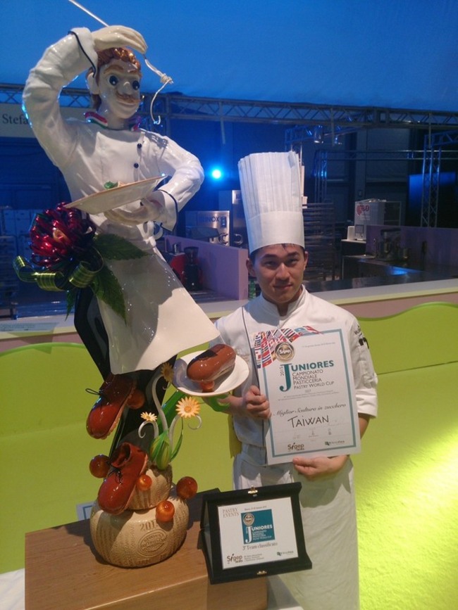 甜點師顏志全復興傳統工藝　法式龍鬚糖變國宴伴手禮 | 華視新聞